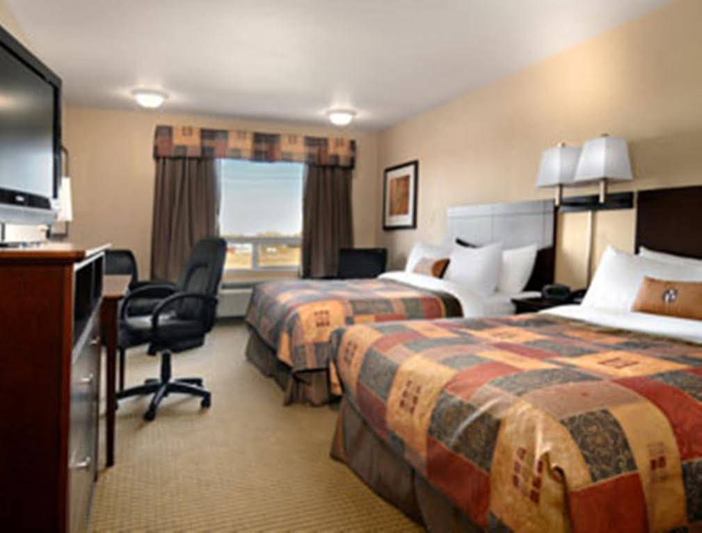 Hotel Ramada By Wyndham Weyburn Zimmer foto